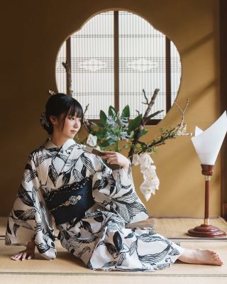 和服浴衣與庭園嘅結合