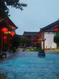帶娃夜遊古城不累秘訣！住進這座庭院，晚上比白天更精彩～