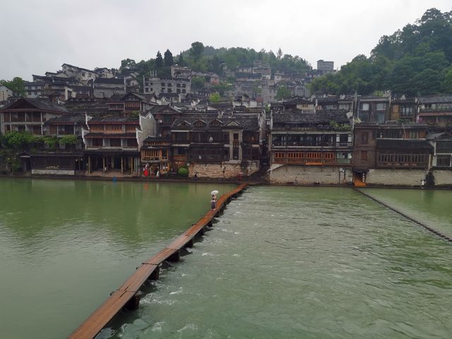 那年走在湘西古城的街道