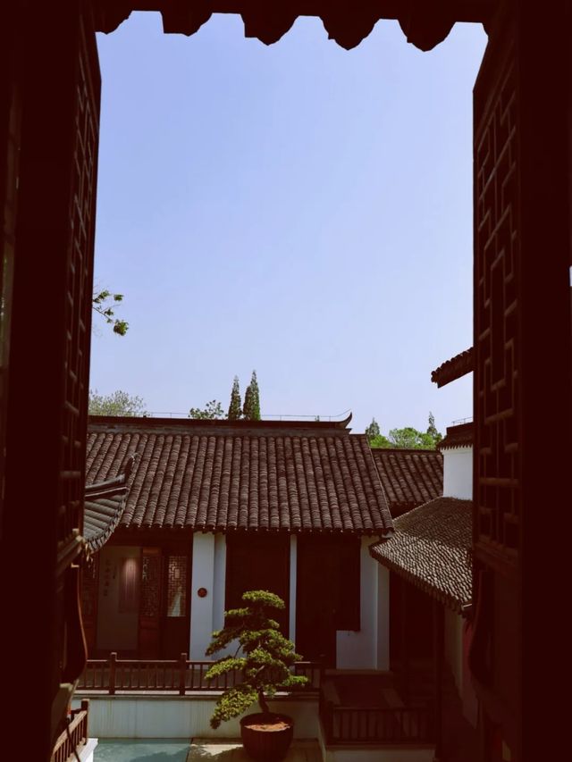 良辰美景奈何天，賞心樂事誰家院？