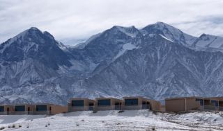 สุดยอดที่พักกลางป่าสุดหรูในซินเจียง! สวรรค์ที่ซ่อนตัวอยู่เชิงเขาคุนหลุน