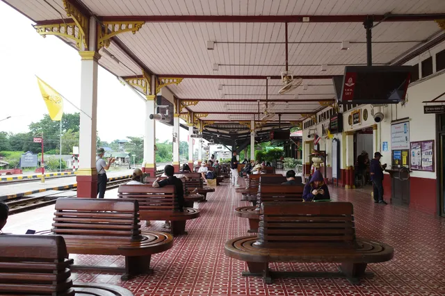 在曼谷百年車站搭火車去大城府~