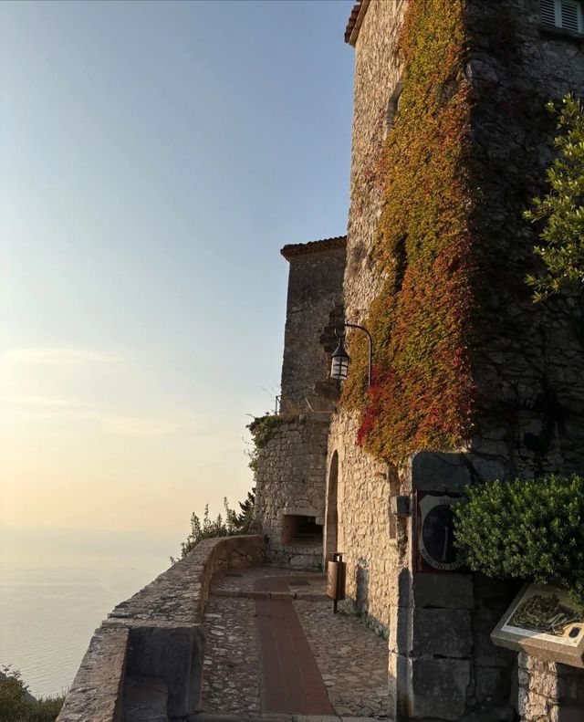 超美法國蔚藍海岸的中世紀懸崖小鎮老鷹巢村埃茲全攻略 超美法國蔚藍海岸的中世紀懸崖小鎮老鷹巢村埃茲全攻略