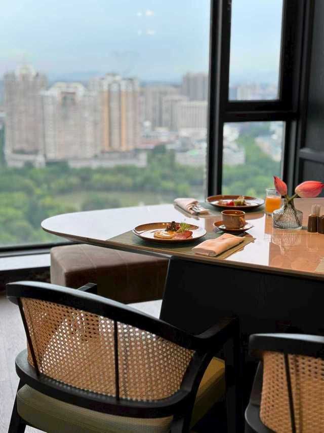 義烏市中心寶藏酒店！城景大床住出私邸質感