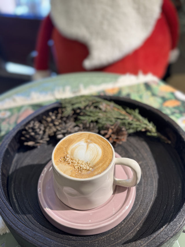 長白山絕美窗邊咖啡正對雪山河谷太出片 長白山絕美窗邊咖啡正對雪山河谷太出片