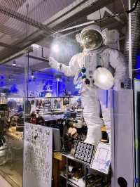 在華僑城,誤闖了一個外太空工作室