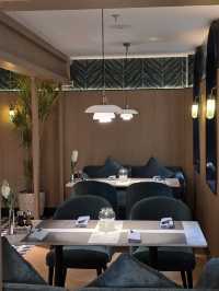 Отель с изысканным рестораном внутри.