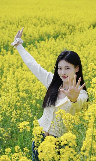 春風拂過花浪，在南京掉進金燦燦的浪漫裡