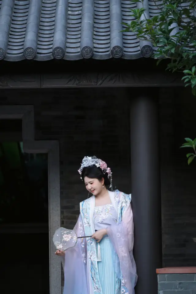 Travel Through a Thousand Years! Complete Guide to Song Dynasty Hanfu Photoshoot at Guangzhou Cultural Center