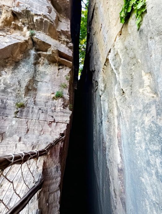 Xinxiang Tianjie Mountain, the cliff-hanging plank road hike is so
