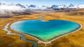 Avoid the crowds at Yamdrok Lake! The sister lake on the west side of Yamdrok | Hidden gem of Kongmu Cuo