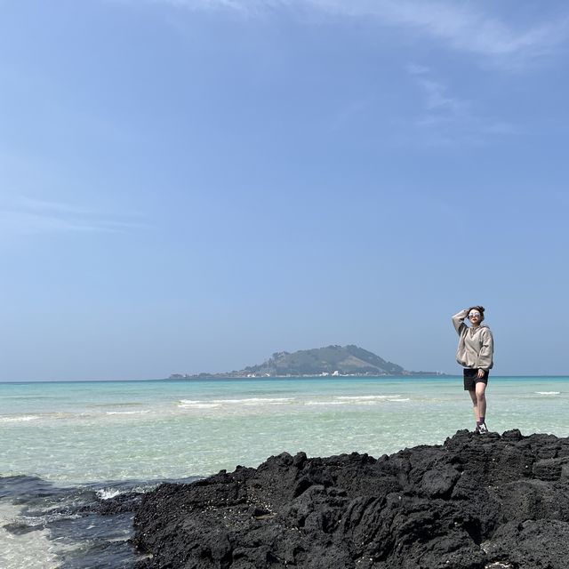에메랄드빛 바닷물이 너무 맑은 해수욕장🌊