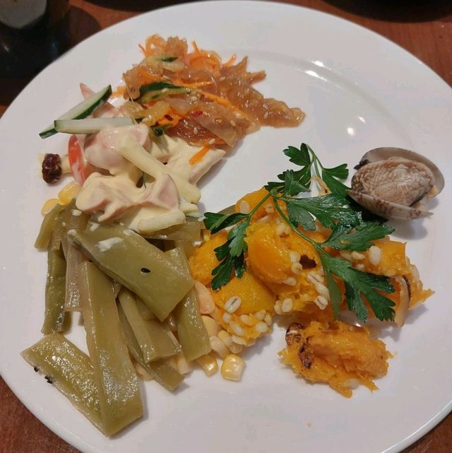 周末入住灣景國際酒店  職員有禮自助餐選擇頗多