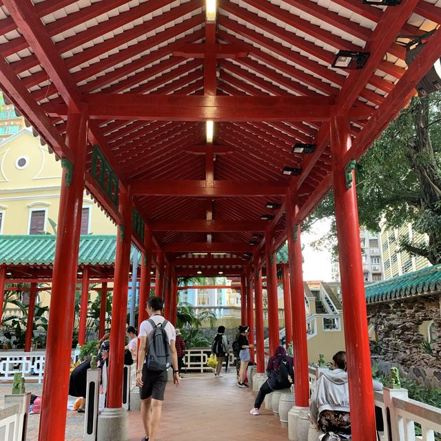 An oasis in old town Macau - Lou Lim Loc Garden 