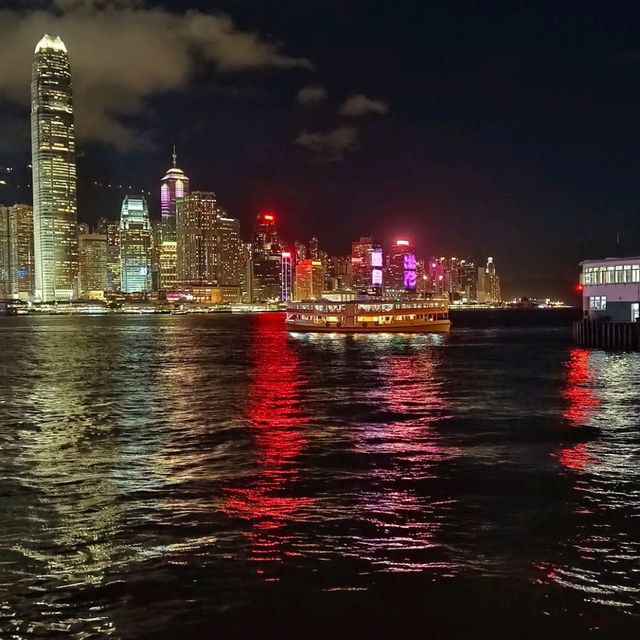 在尖沙咀海邊欣賞夜景 , 享用澳門美食！！！