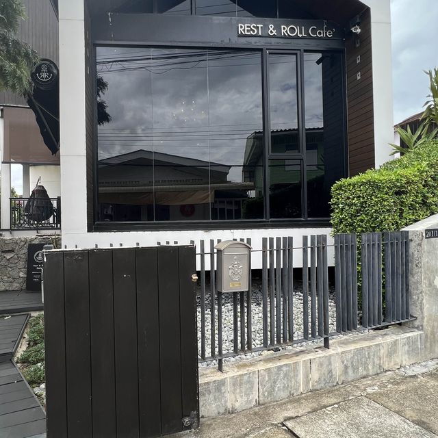 Rest & Roll  ร้านกาแฟเมืองประจวบคีรีขันธ์