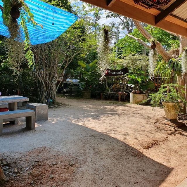 อาหารอีสาน บรรยากาศบ้านสวน..ส้มตำบ้านสวนแก้ว..