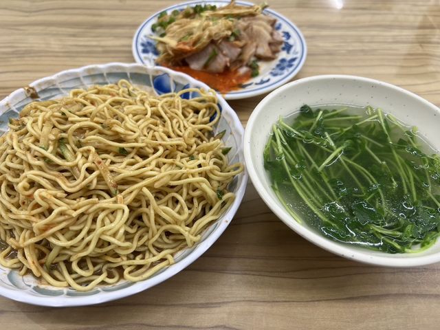 南崁茅屋麵食：傳統好味道，溫馨小餐館！🏠🍜