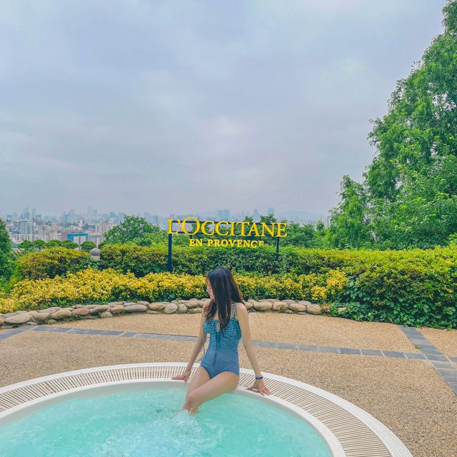 호캉스의 꽃은 역시 수영장🏊🏻‍♀️