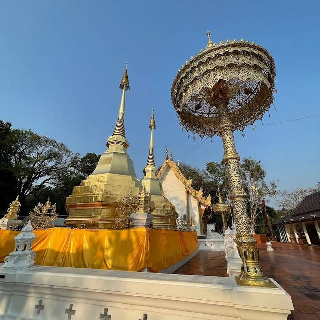 วัดพระธาตุ ดอยตุง สิ่งศักดิ์สิทธิ์ ปูชนียสถาน คู่เ