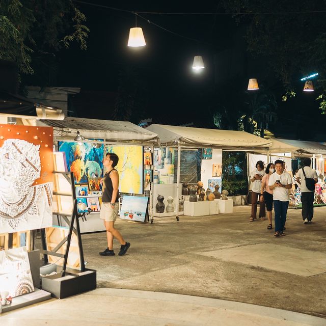 ซิเคด้า (Cicada Market) ตลาดนัดกลางคืนชิคๆ มีสไตล์