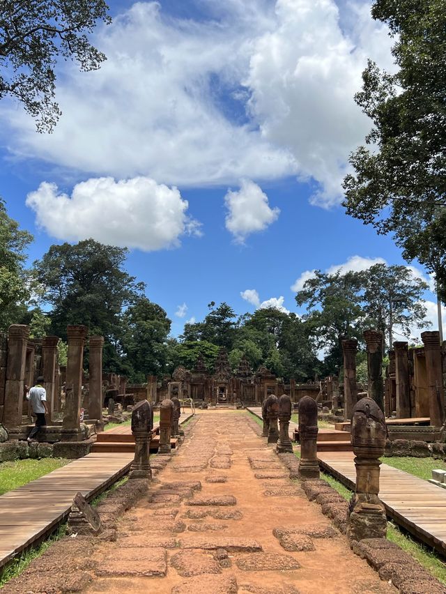 ปราสาทหินสีชมพู วิจิตรงดงาม เก่าแก่กว่าพันปี