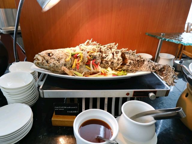 有生蠔有長腳蟹。超抵食款多午餐自助餐