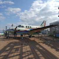 宮崎空港には航空大学校の訓練機が屋上に展示されている