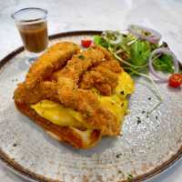 คาเฟ่สไตล์บรันช์ Cafe Marquina