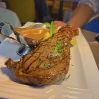 《食在東涌海堤灣畔 💓優閒渡假風OUZO BAR 》