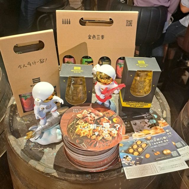 金色三麥🍺🍻大杯蜂蜜啤酒配海鮮與炸物好歡樂