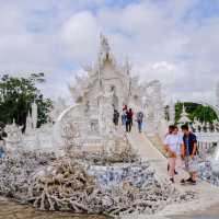 วัดร่องขุ่น (Wat Rong Khun - White Temple)