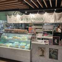 Mandarin Gallery - a more upscale shopping ma