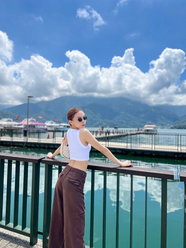 𝐒𝐔𝐍 𝐌𝐎𝐎𝐍 𝐋𝐀𝐊𝐄 ( ไต้หวัน )  𝐒𝐔𝐍 𝐌𝐎𝐎𝐍 𝐋𝐀𝐊𝐄 ( ไต้หวัน )