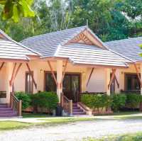 ชายทะเลขนอม รีสอร์ท Chaithalay Khanom Resort