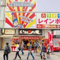 大阪観光スポット！くいだおれ太郎は今日も元気