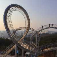 걸어다니는 롤러코스터가 있는곳🎢