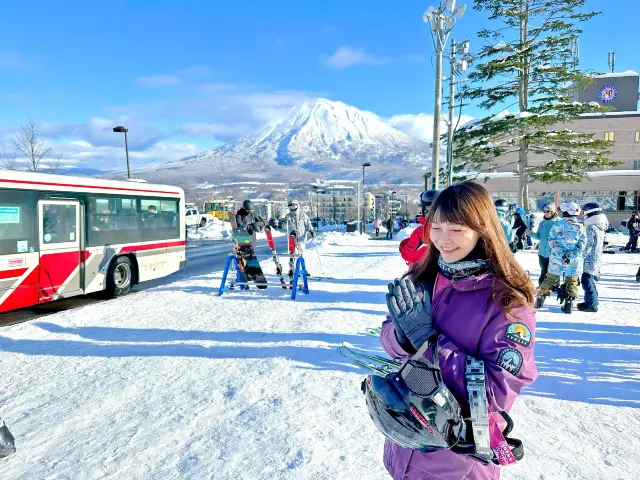 Snowboard 初體驗-租雪具篇(好好彩，好清楚睇到成個羊蹄山）