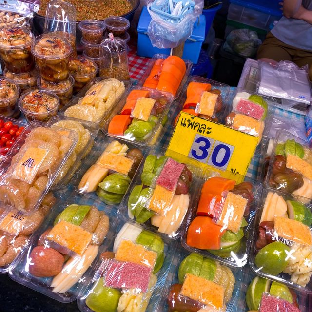 ตลาดศาลเจ้าของกินขนมนมเนยเยอะสุดๆ