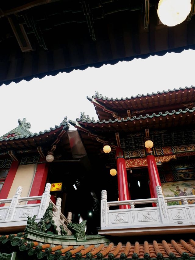 ไหว้พระ ถ่ายรูปโคมไฟที่วัด #Sanfong วัดดังในเกาสง