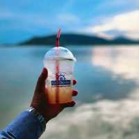 Cafe’ der sea คาเฟ่น่ารักชิค ๆ ริมทะเลสาบ