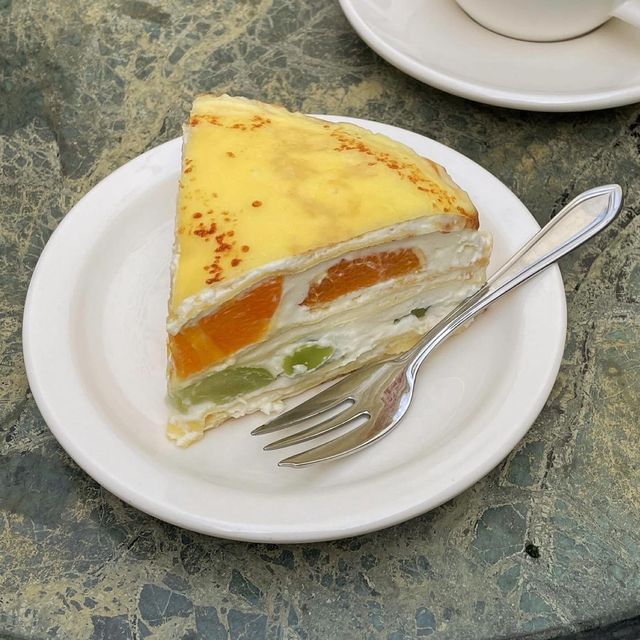 釜山簡約風咖啡店，食物好吃！