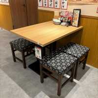 【大阪・阪急梅田】朝5時まで営業する餃子が美味しい居酒屋「大衆酒場 はち」