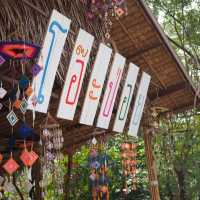 ตลาดโอ๊ะป่อย - บรรยากาศ อาหาร และลำธาร 