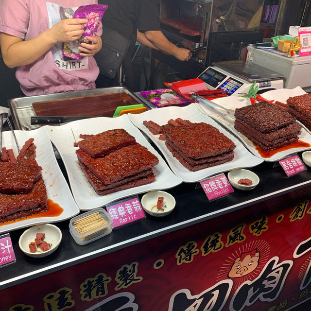 【台湾/台南】六合夜市で食べ歩きをしよう。