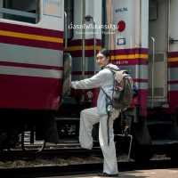 นั่งรถไฟไป #นครปฐม คนละ 10 บาท