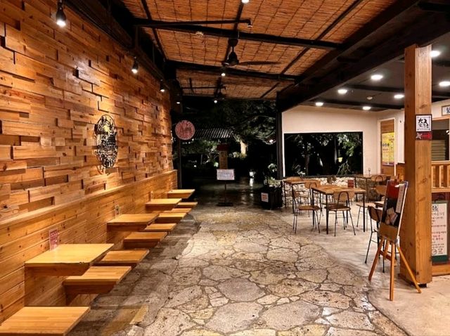 日本沖繩-山林老宅中品嚐阿古豬料理：百年古家大家