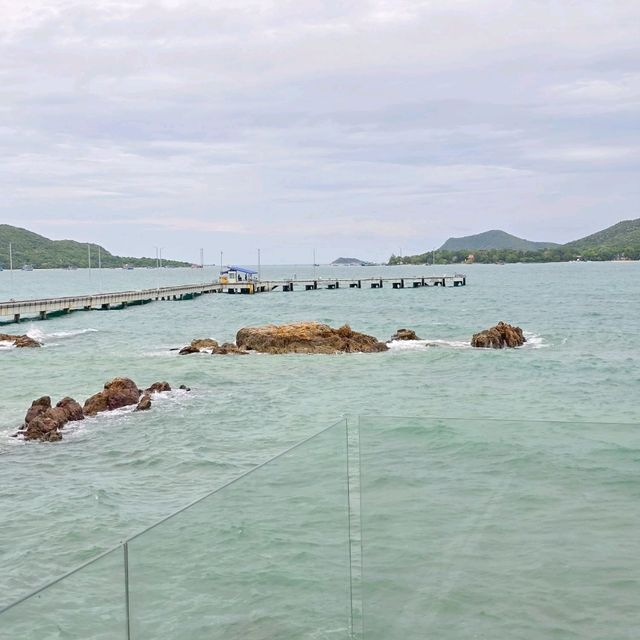 คาเฟ่และร้านอาหารบรรยากาศดีริมทะเลแสมสาร ~ สัตหีบ