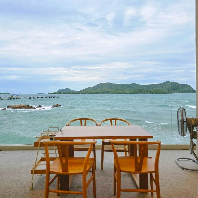 คาเฟ่และร้านอาหารบรรยากาศดีริมทะเลแสมสาร ~ สัตหีบ