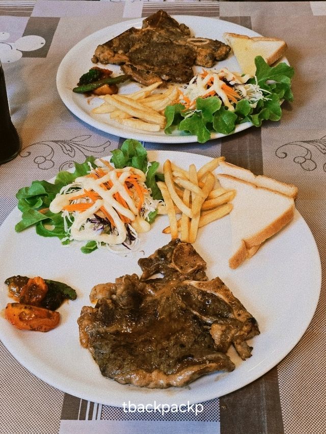 Dinner ที่สวนผึ้งที่ร้านของ Stamp Hills Resort🏡